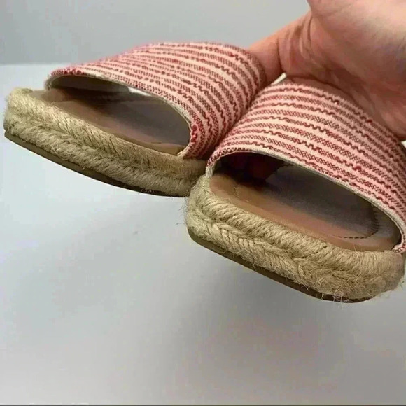 Universal threads sandals size 7 red white slip on Espadrille slides square toe - Picture 9 of 11